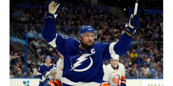 Le Lightning de Tampa Bay n'a pas choisi de recruter à temps le capitaine Steven Stamkos